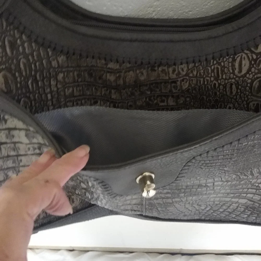 Gray purse with organization. Croc & gold accents.